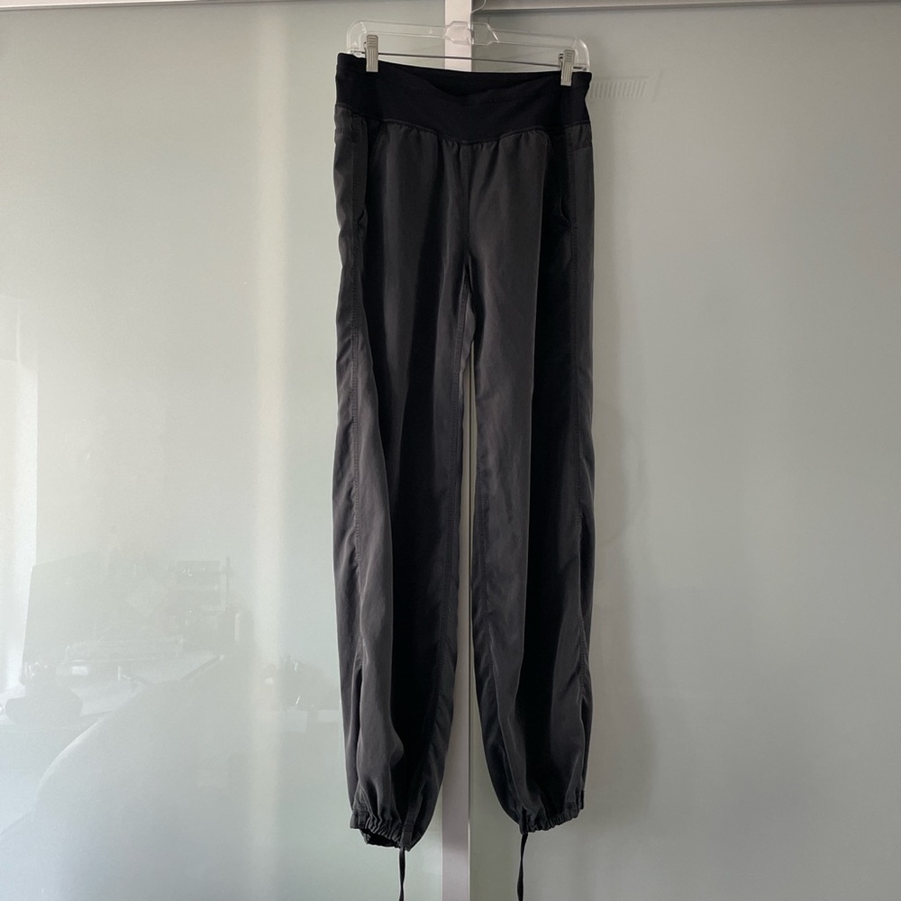 Vintage athleisure Lululemon cinched hem pants size 8